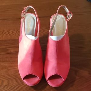 Toetoes coral suede wedges size 11